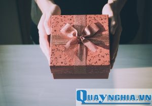 top 6 món quà lưu niệm tặng khách hàng